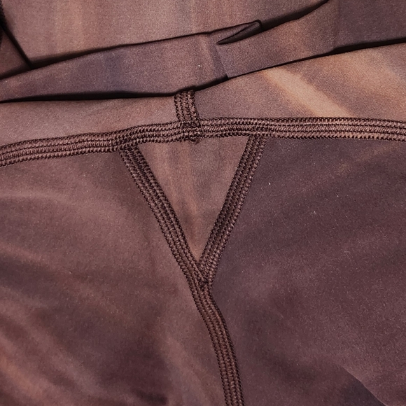 Lululemon In Movement Tight 25" *Everlux Linear Spray Dye White Garnet Size 12 - Picture 7 of 11